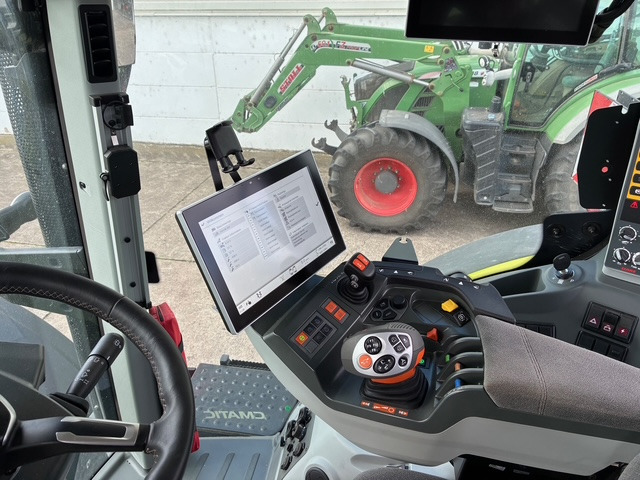 Claas Axion 870 CMATIC - Traktor: obrázek 4 Claas Axion 870 CMATIC - Traktor: obrázek 4