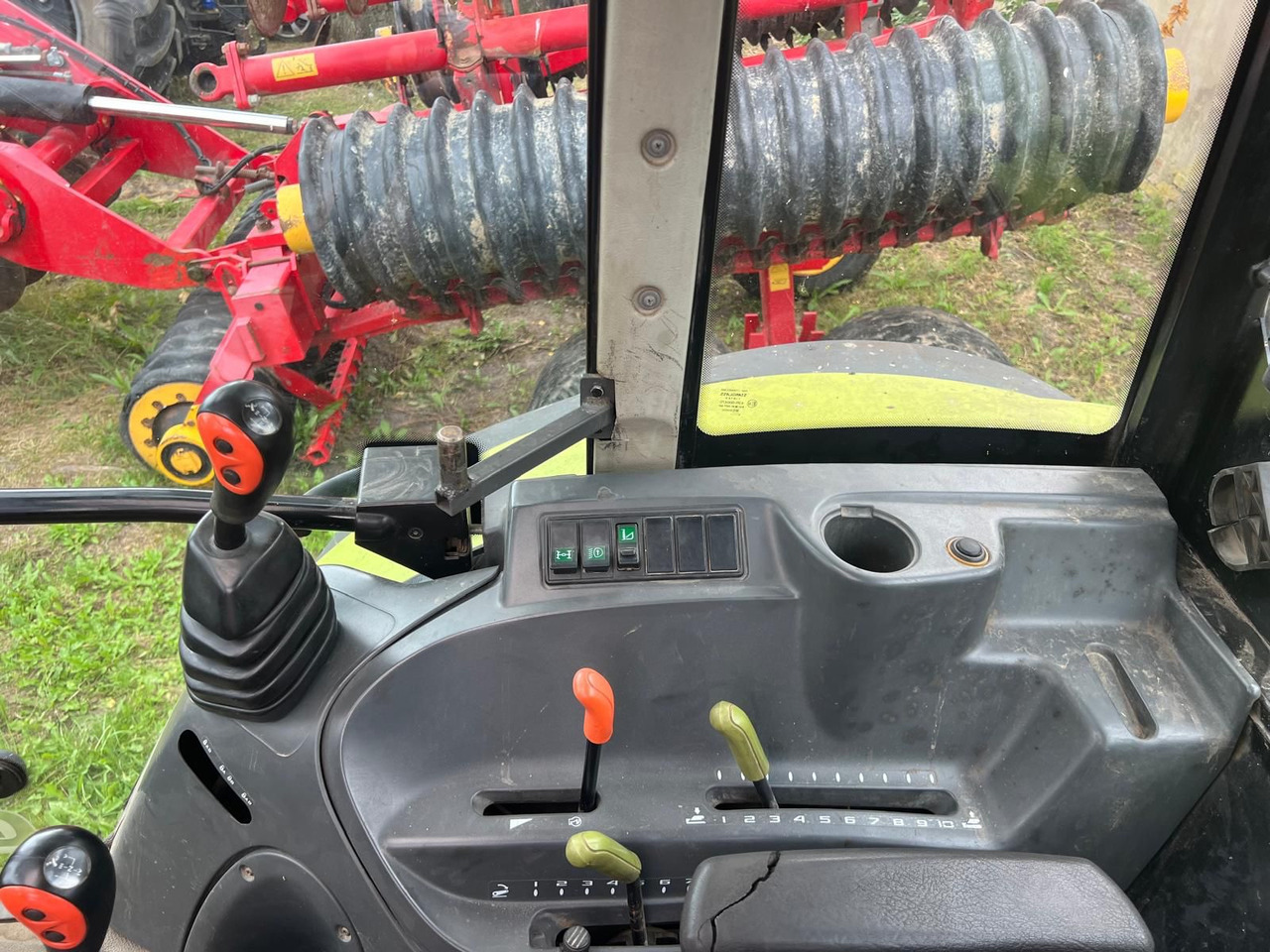 Claas Axos 340 - Traktor: obrázek 3 Claas Axos 340 - Traktor: obrázek 3