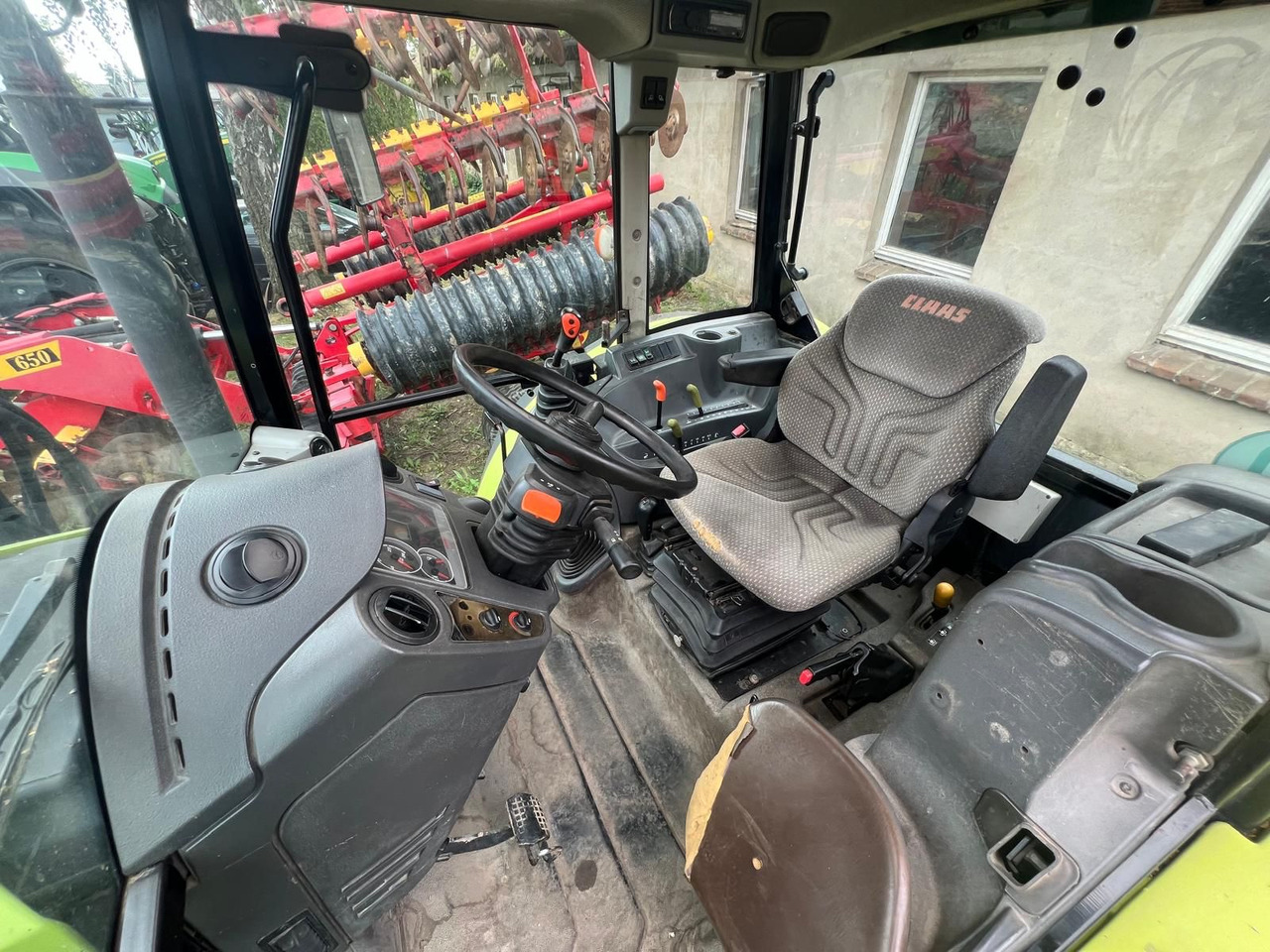 Claas Axos 340 - Traktor: obrázek 4 Claas Axos 340 - Traktor: obrázek 4