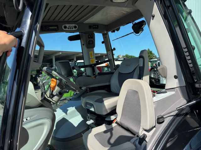 Deutz-Fahr Agrotron 6215 TTV Warrior-RTK - Traktor: obrázek 2 Deutz-Fahr Agrotron 6215 TTV Warrior-RTK - Traktor: obrázek 2