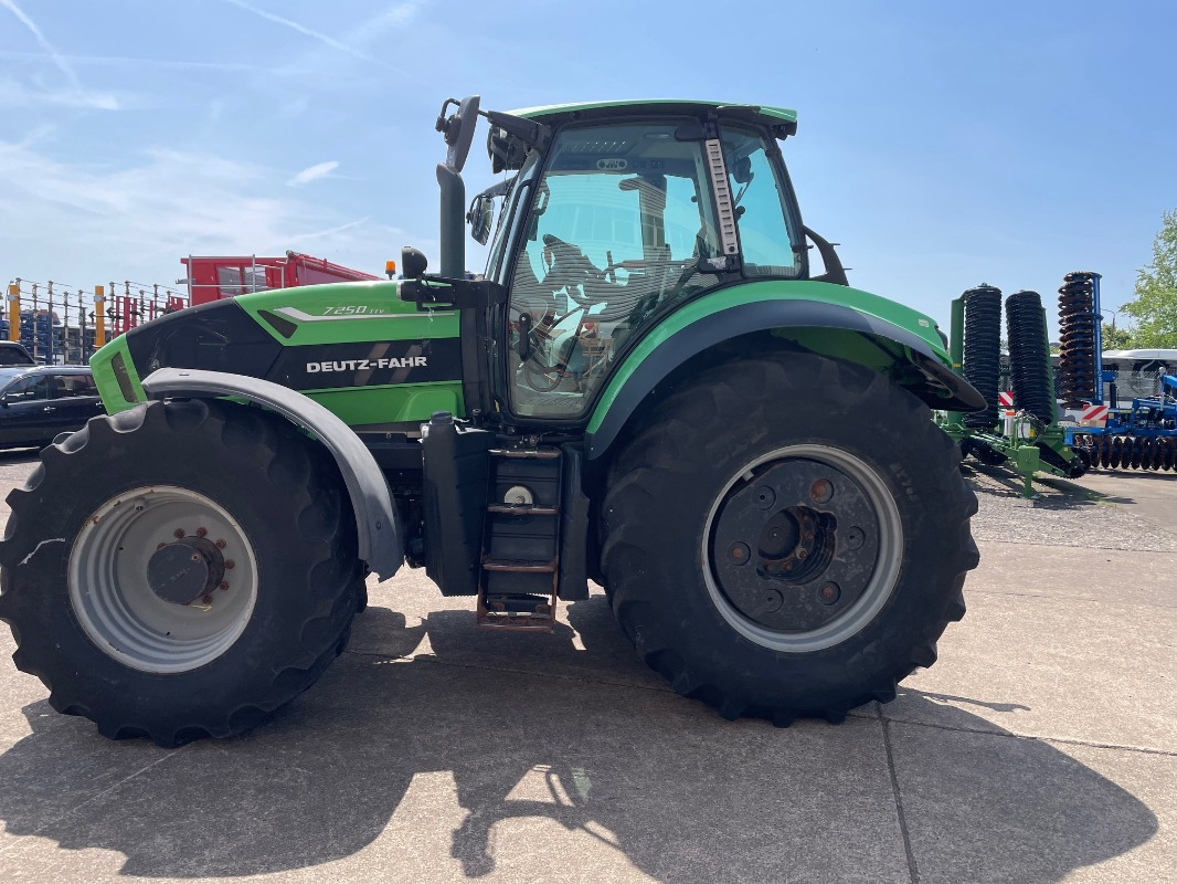 Deutz-Fahr Agrotron 7250 TTV - Traktor: obrázek 1 Deutz-Fahr Agrotron 7250 TTV - Traktor: obrázek 1