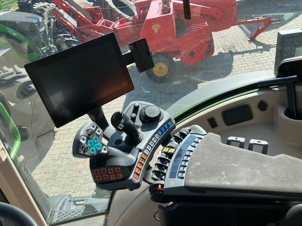 Fendt 516 Vario Gen3 - Traktor: obrázek 3 Fendt 516 Vario Gen3 - Traktor: obrázek 3