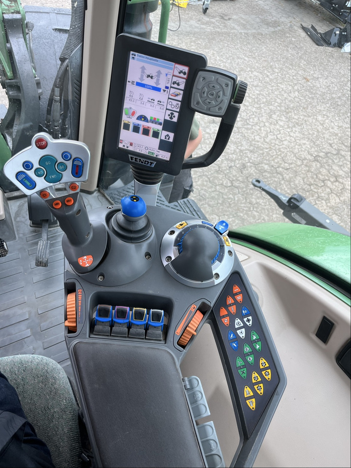 Fendt 716 Vario S4 - Traktor: obrázek 2 Fendt 716 Vario S4 - Traktor: obrázek 2