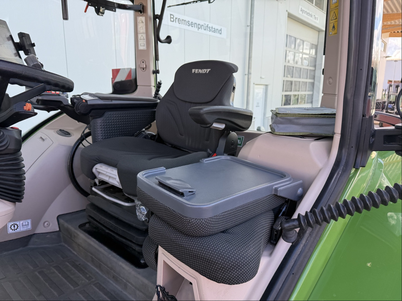 Fendt 718 Vario Gen 6 - Traktor: obrázek 3 Fendt 718 Vario Gen 6 - Traktor: obrázek 3