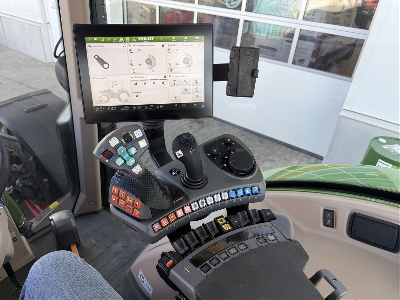 Fendt 718 Vario Gen 6 - Traktor: obrázek 2 Fendt 718 Vario Gen 6 - Traktor: obrázek 2