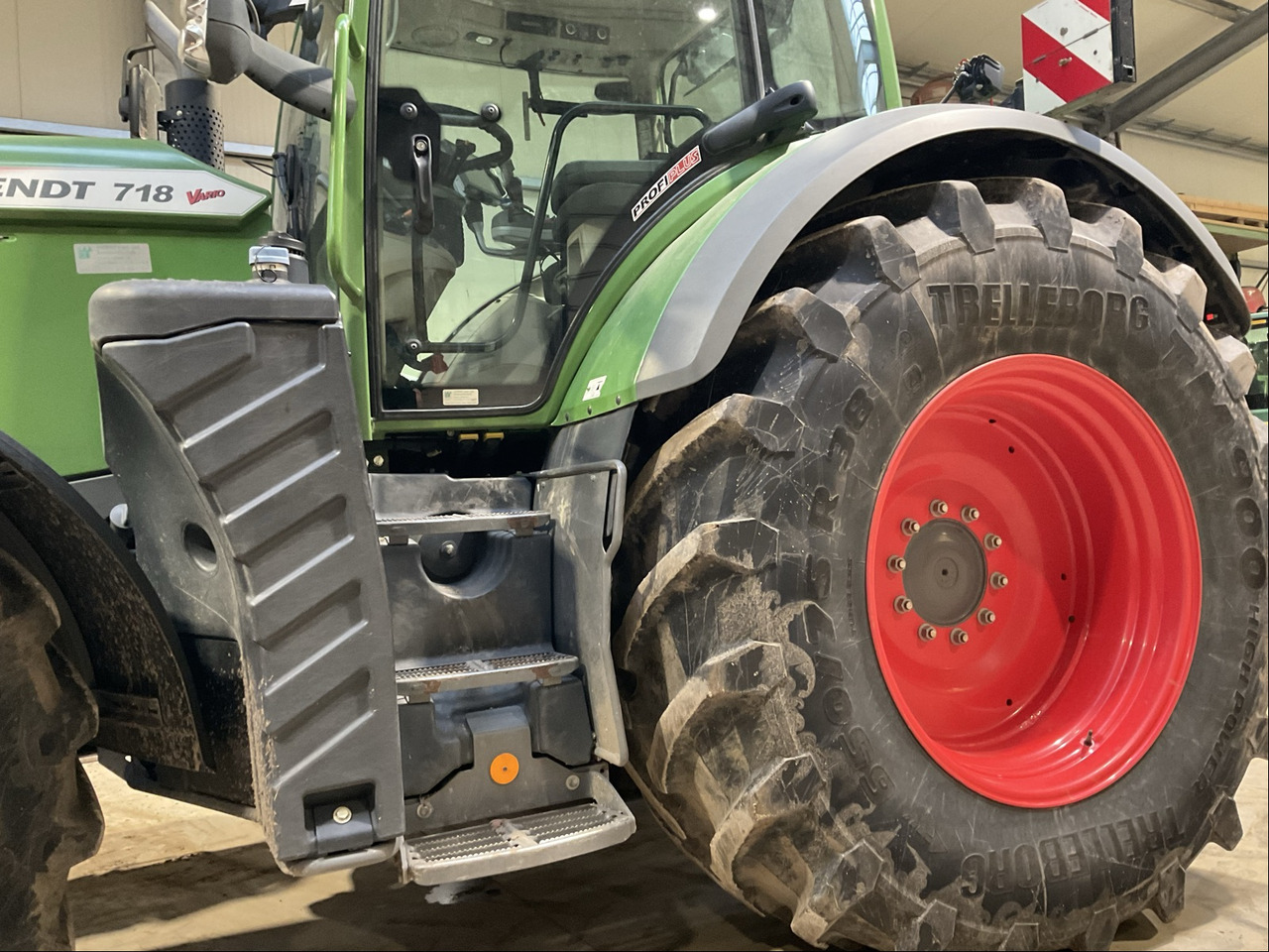 Fendt 718 Vario S4 ProfiPlus - Traktor: obrázek 4 Fendt 718 Vario S4 ProfiPlus - Traktor: obrázek 4