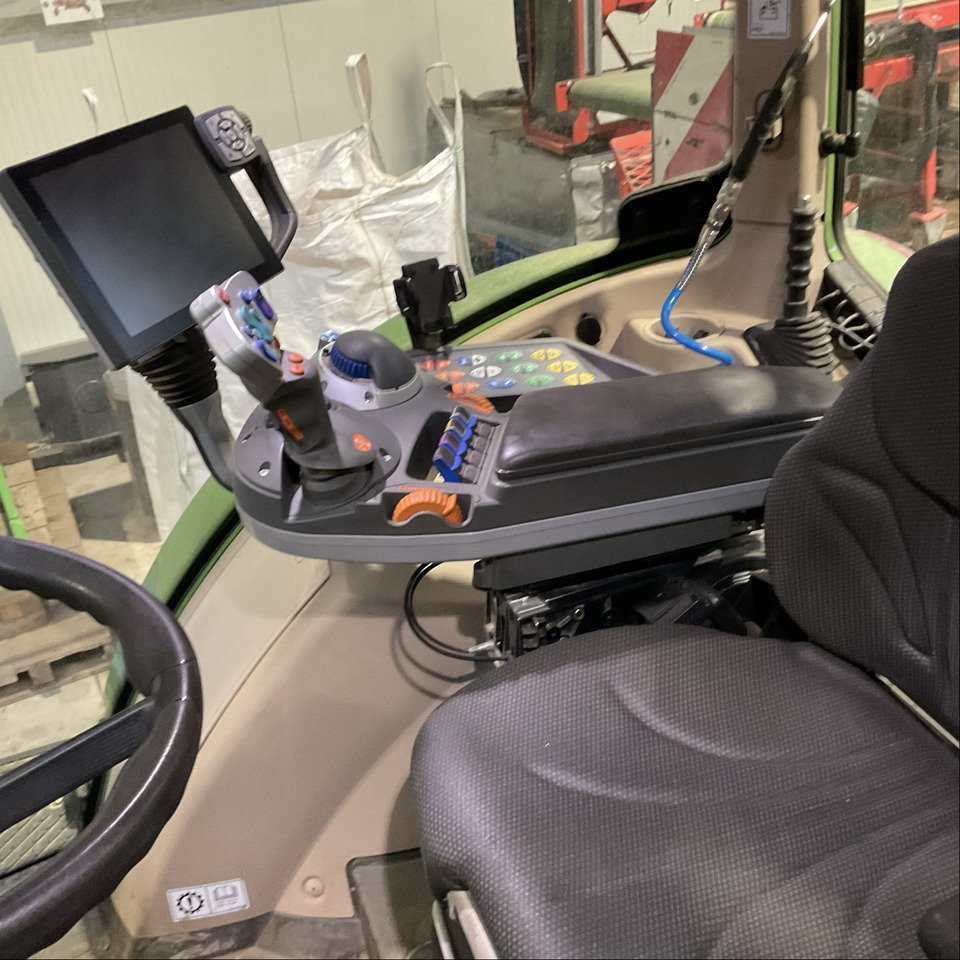 Fendt 718 Vario S4 ProfiPlus - Traktor: obrázek 2 Fendt 718 Vario S4 ProfiPlus - Traktor: obrázek 2