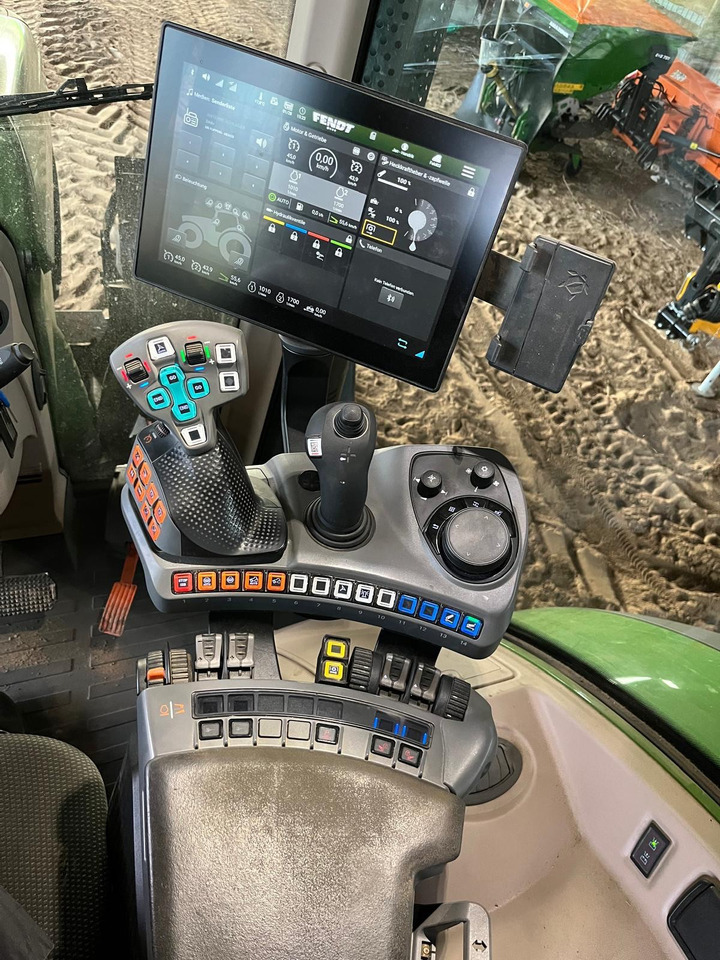Fendt 720 Vario Gen6 PowerPlus - Traktor: obrázek 2 Fendt 720 Vario Gen6 PowerPlus - Traktor: obrázek 2