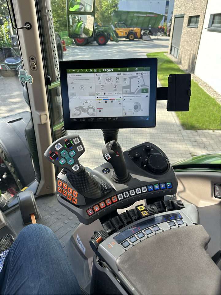Fendt 724 Vario Gen6 ProfiPlus - Traktor: obrázek 2 Fendt 724 Vario Gen6 ProfiPlus - Traktor: obrázek 2