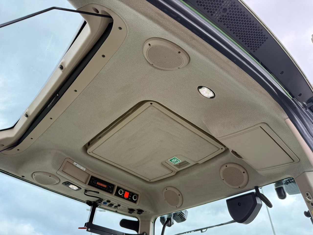 Fendt 724 Vario S4 - Traktor: obrázek 5 Fendt 724 Vario S4 - Traktor: obrázek 5