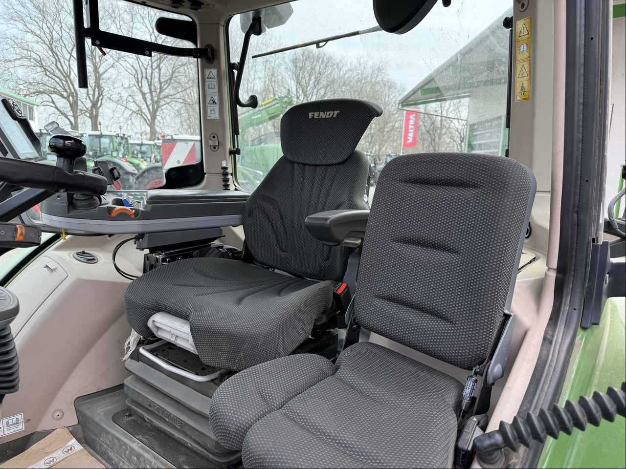 Fendt 724 Vario S4 - Traktor: obrázek 5 Fendt 724 Vario S4 - Traktor: obrázek 5