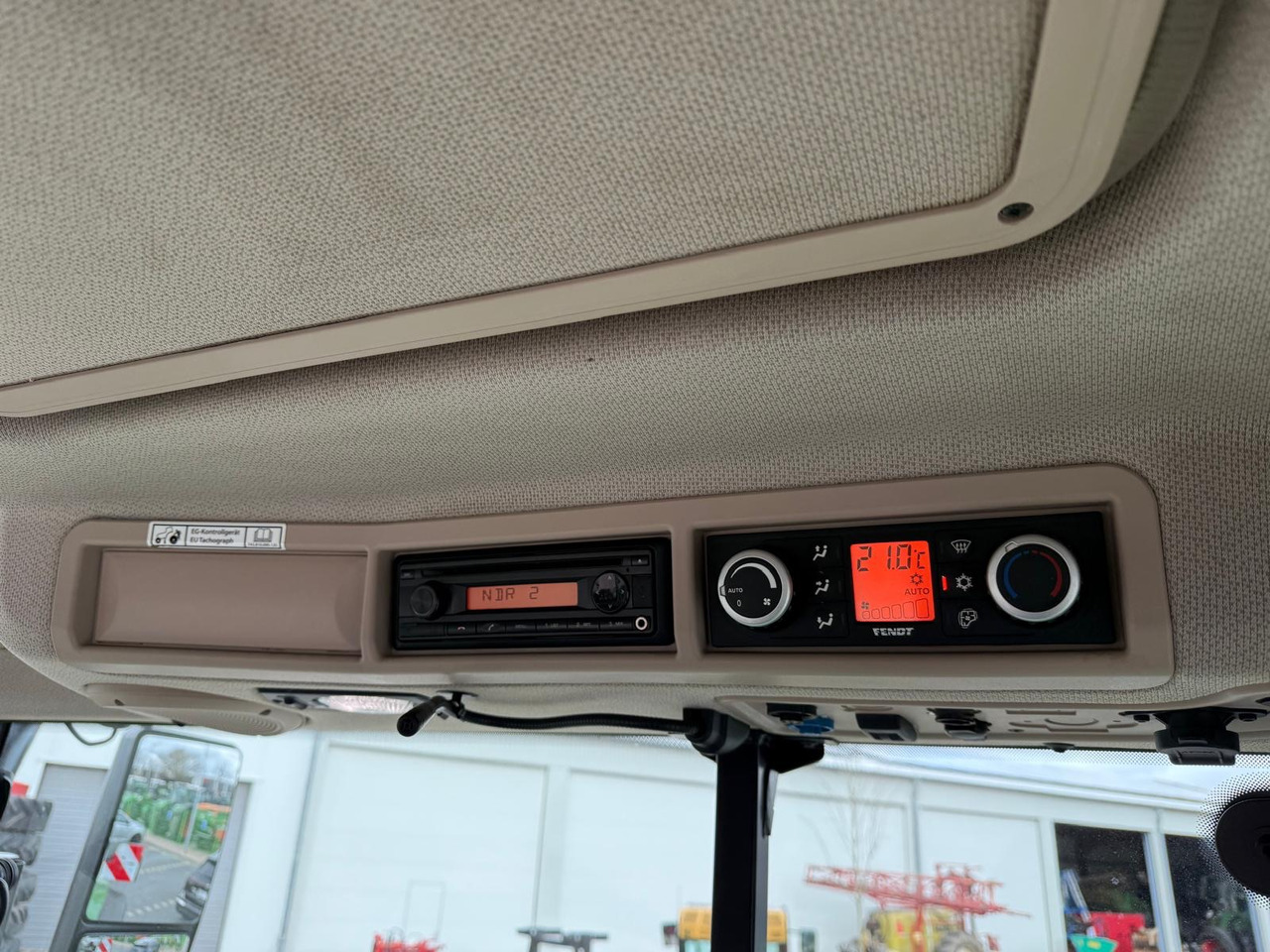 Fendt 724 Vario S4 - Traktor: obrázek 3 Fendt 724 Vario S4 - Traktor: obrázek 3