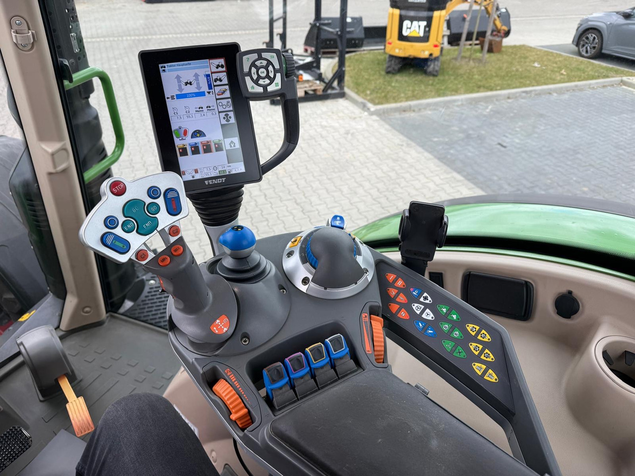 Fendt 724 Vario S4 - Traktor: obrázek 4 Fendt 724 Vario S4 - Traktor: obrázek 4