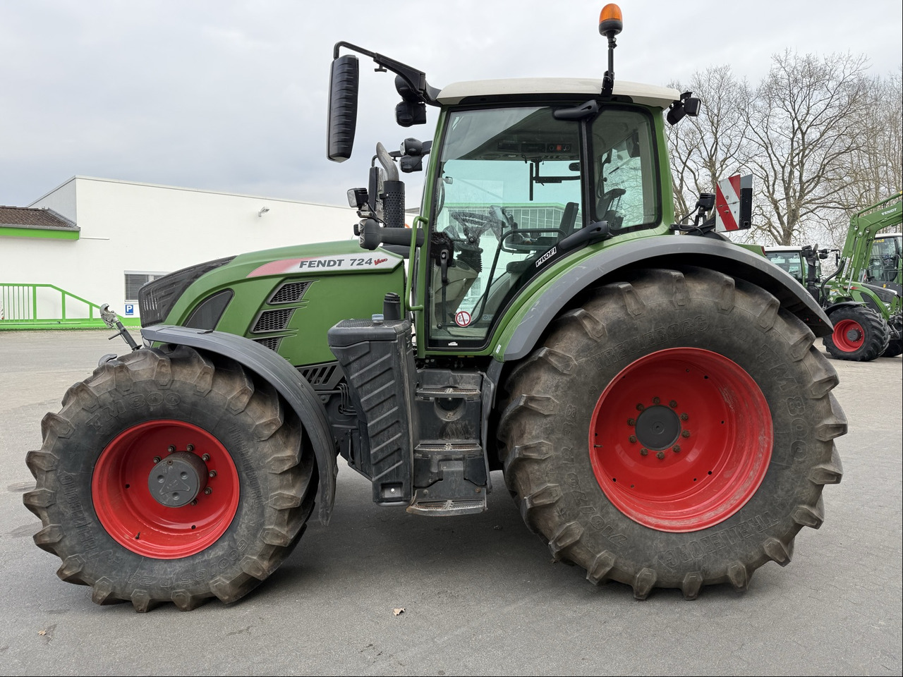 Fendt 724 Vario S4 - Traktor: obrázek 2 Fendt 724 Vario S4 - Traktor: obrázek 2