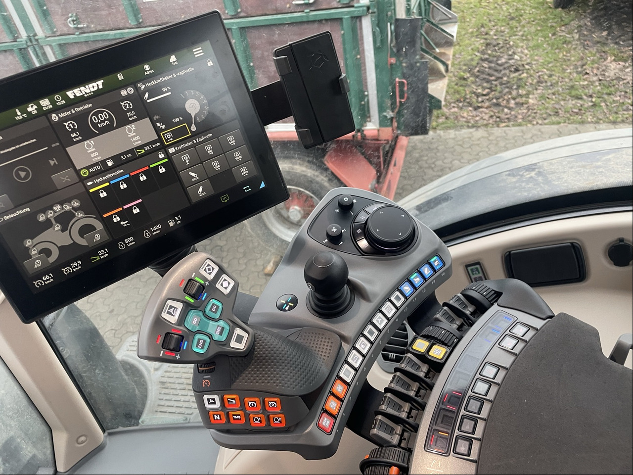 Fendt 728 Vario Gen7 Profi Setting1 - Traktor: obrázek 2 Fendt 728 Vario Gen7 Profi Setting1 - Traktor: obrázek 2