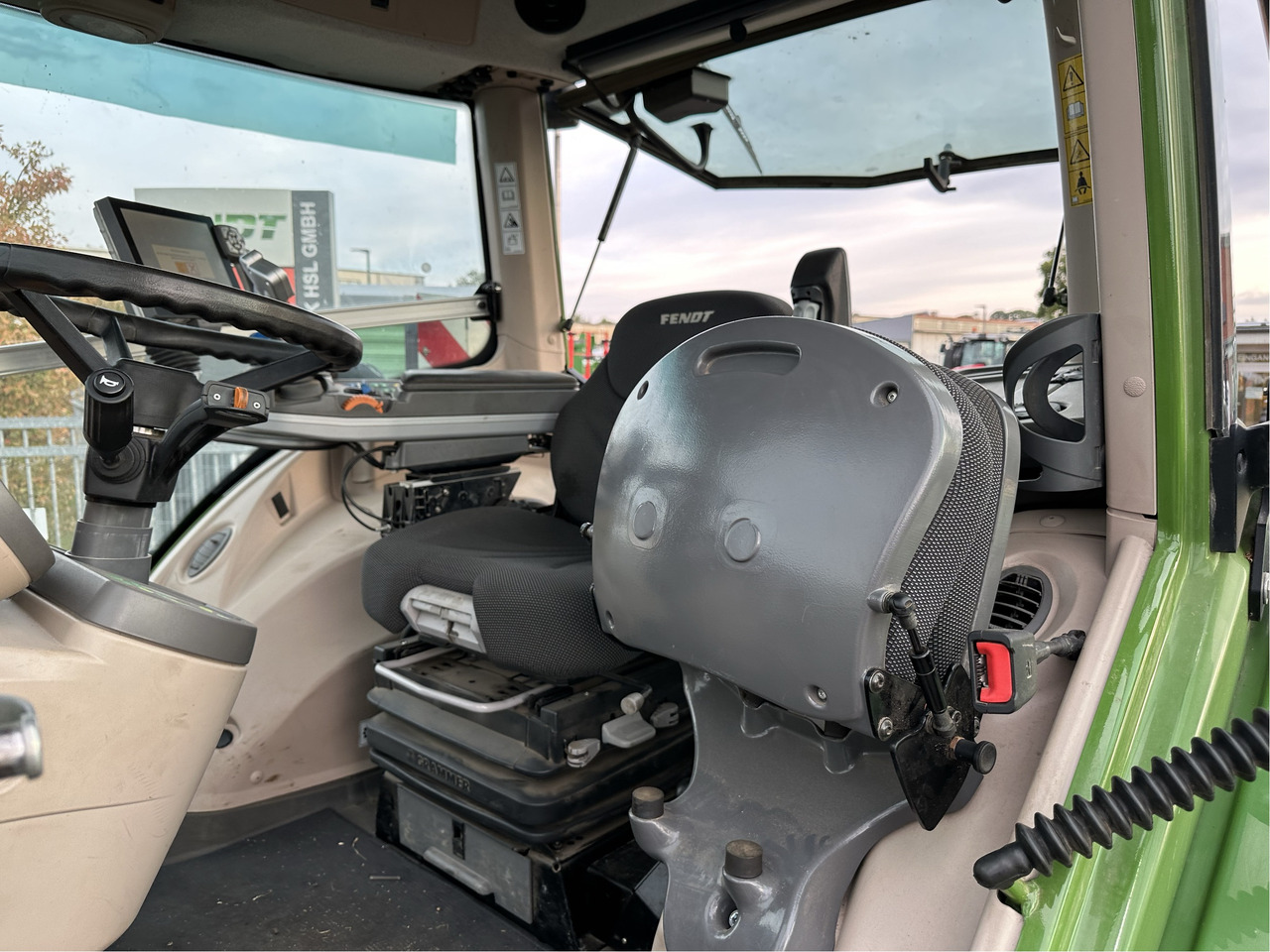 Fendt 828 Vario S4 - Traktor: obrázek 2 Fendt 828 Vario S4 - Traktor: obrázek 2
