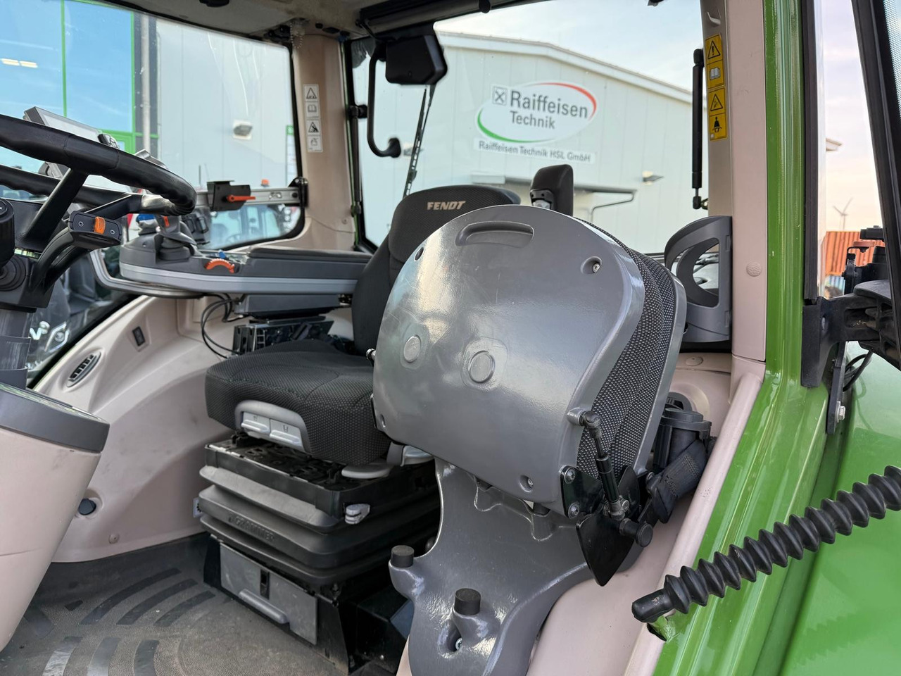Fendt 828 Vario S4 ProfiPlus - Traktor: obrázek 4 Fendt 828 Vario S4 ProfiPlus - Traktor: obrázek 4