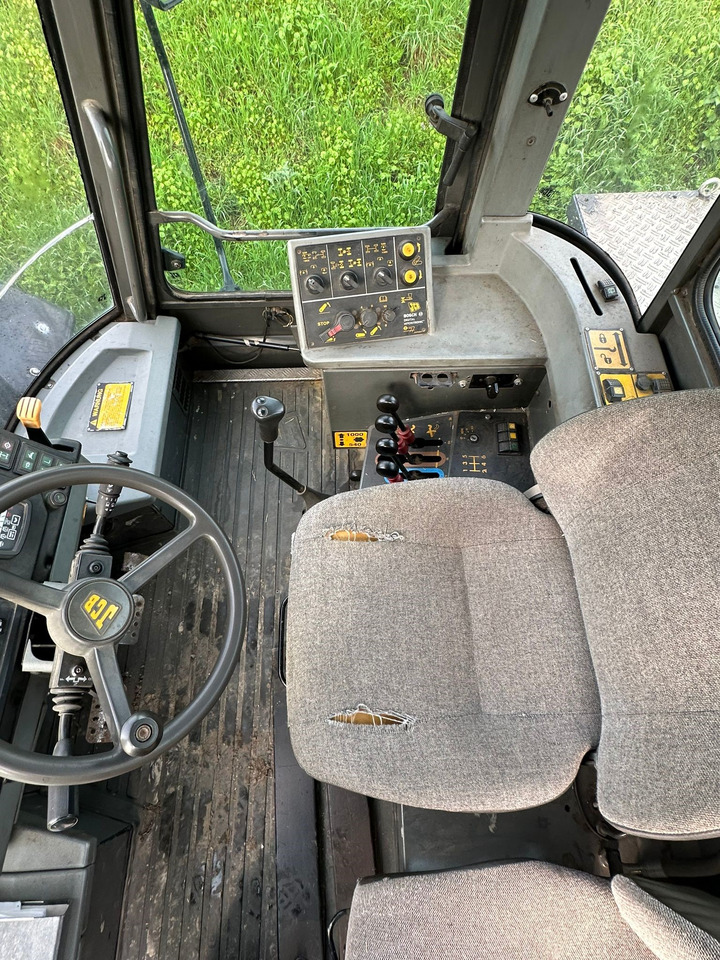 JCB Fastrac - Traktor: obrázek 3 JCB Fastrac - Traktor: obrázek 3