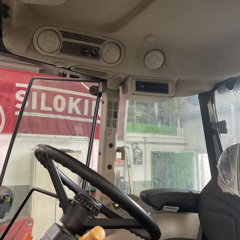 John Deere 5055 E - Traktor: obrázek 4 John Deere 5055 E - Traktor: obrázek 4