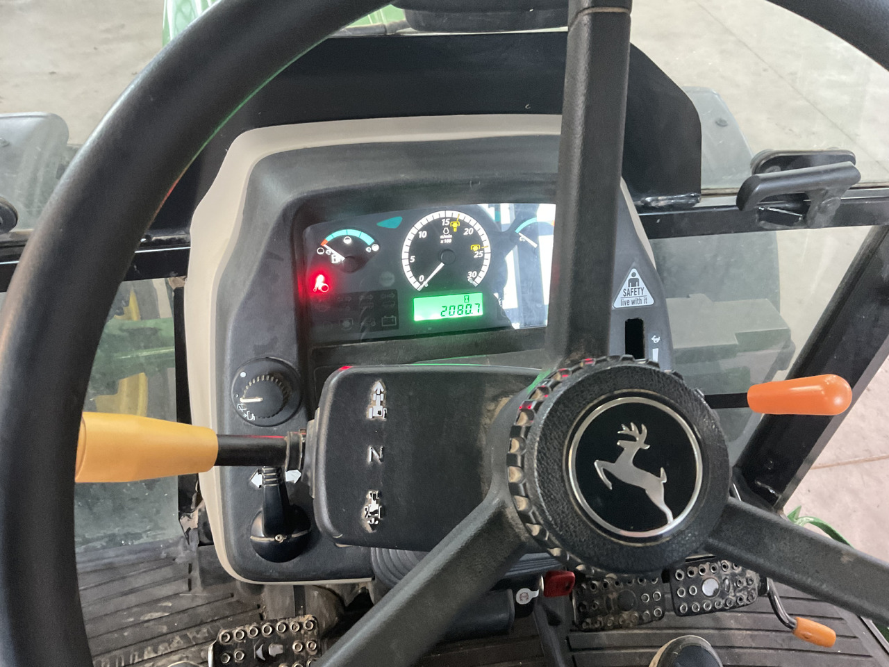 John Deere 5055 E - Traktor: obrázek 2 John Deere 5055 E - Traktor: obrázek 2