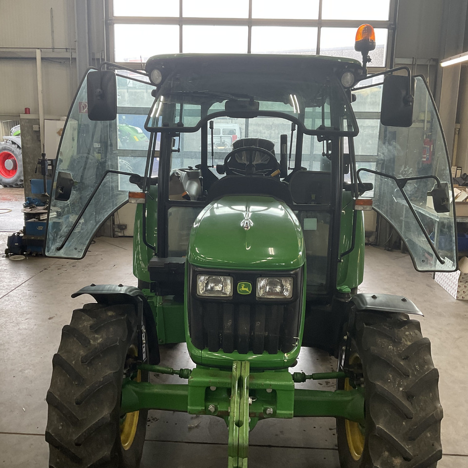 John Deere 5055 E - Traktor: obrázek 5 John Deere 5055 E - Traktor: obrázek 5
