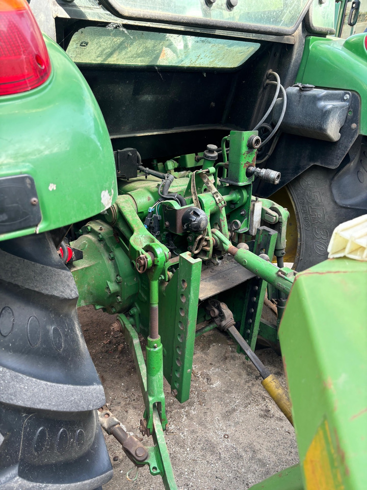 John Deere 5075 E - Traktor: obrázek 4 John Deere 5075 E - Traktor: obrázek 4
