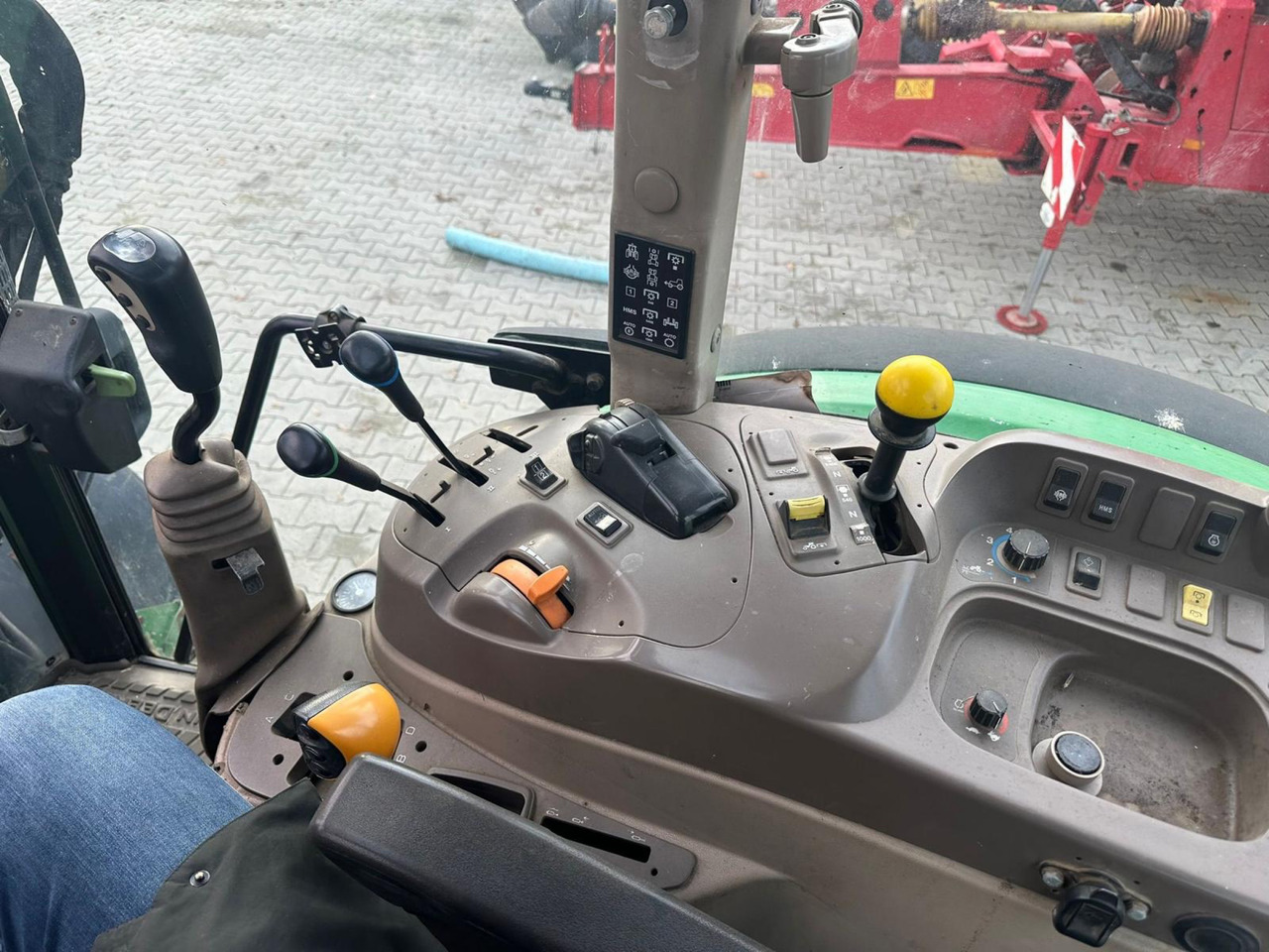 John Deere 5100 R - Traktor: obrázek 3 John Deere 5100 R - Traktor: obrázek 3