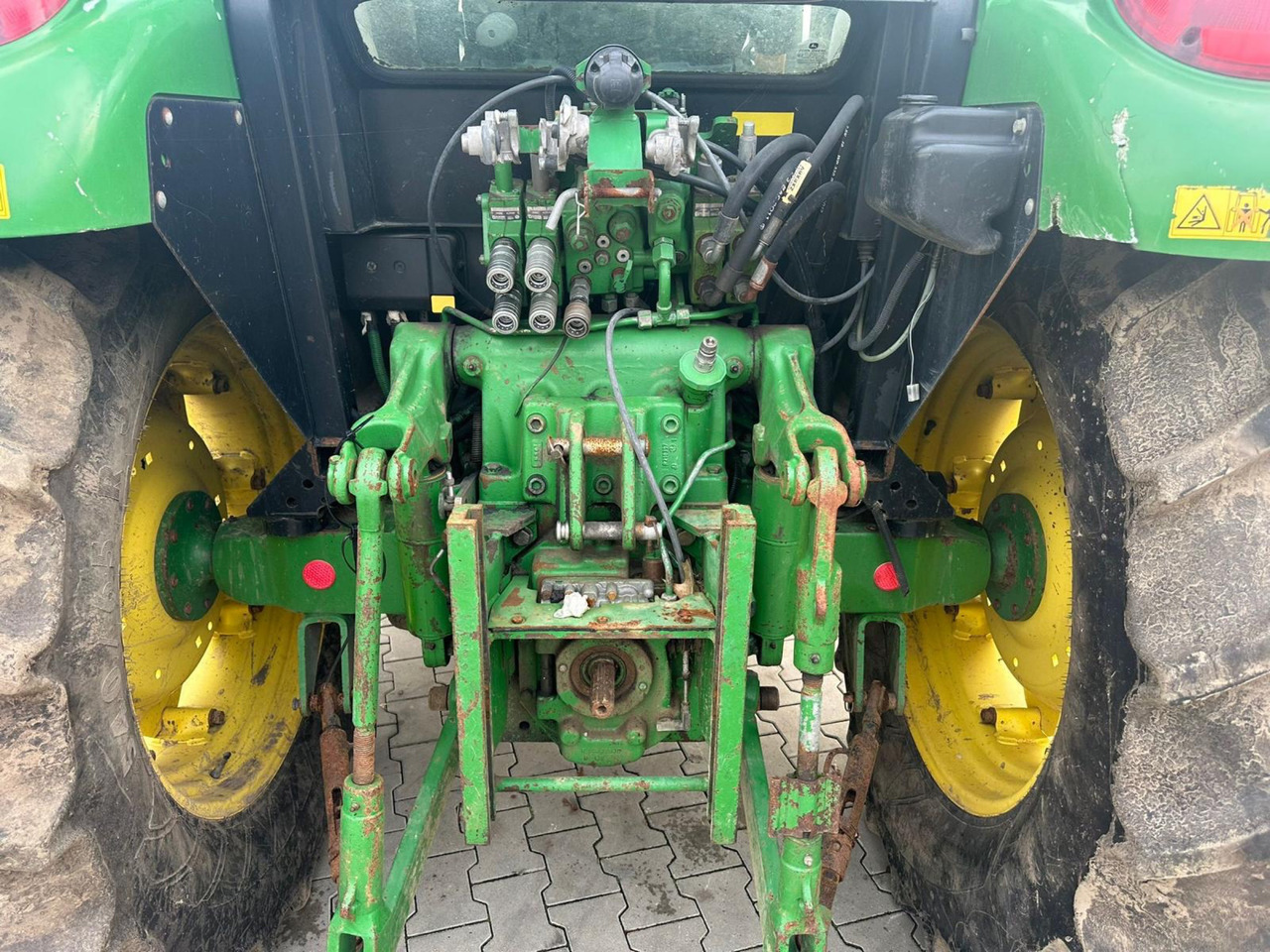 John Deere 5100 R - Traktor: obrázek 4 John Deere 5100 R - Traktor: obrázek 4