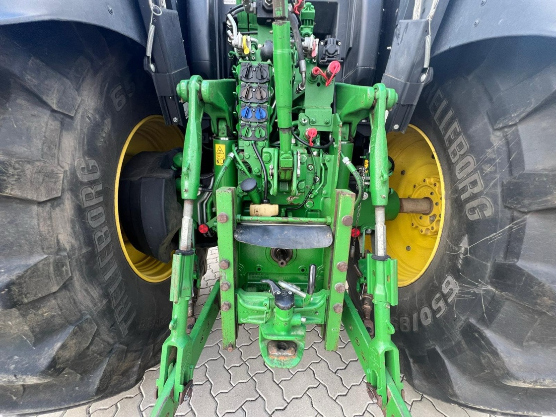 John Deere 6215 R - Traktor: obrázek 3 John Deere 6215 R - Traktor: obrázek 3