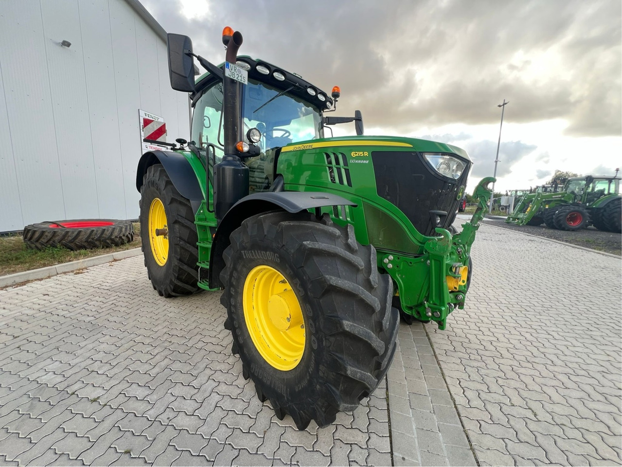 John Deere 6215 R - Traktor: obrázek 1 John Deere 6215 R - Traktor: obrázek 1