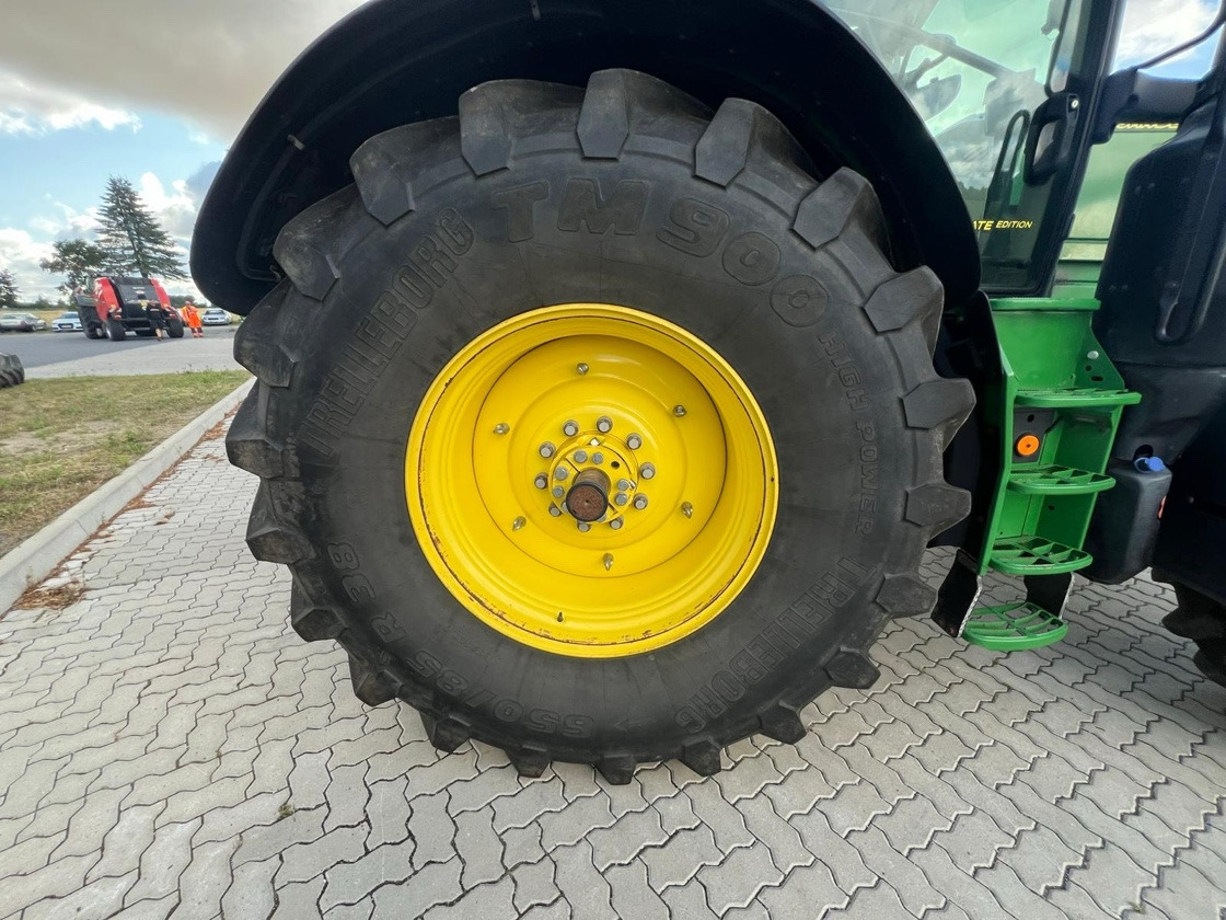 John Deere 6215 R - Traktor: obrázek 5 John Deere 6215 R - Traktor: obrázek 5