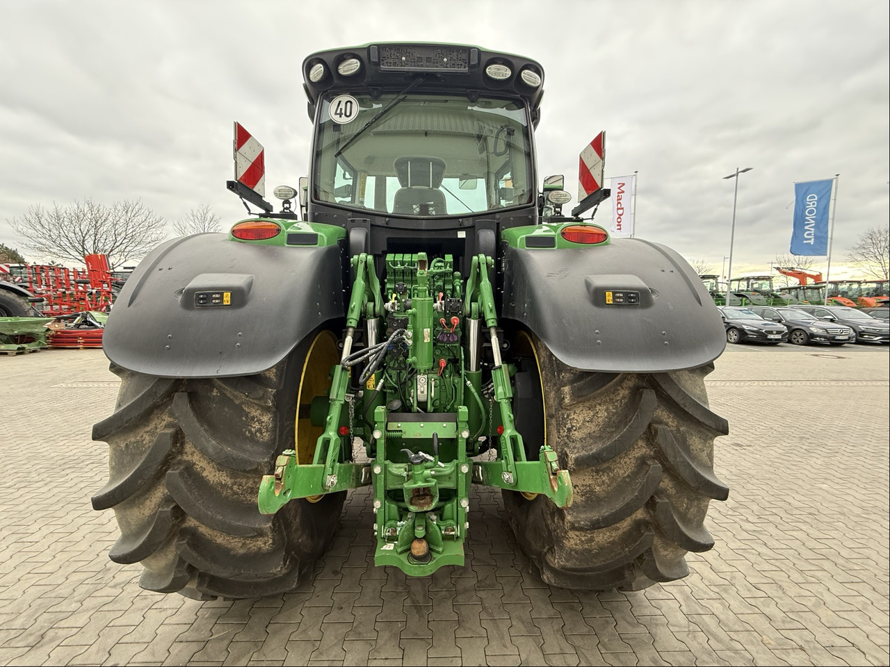 John Deere 6250 R - Traktor: obrázek 4 John Deere 6250 R - Traktor: obrázek 4