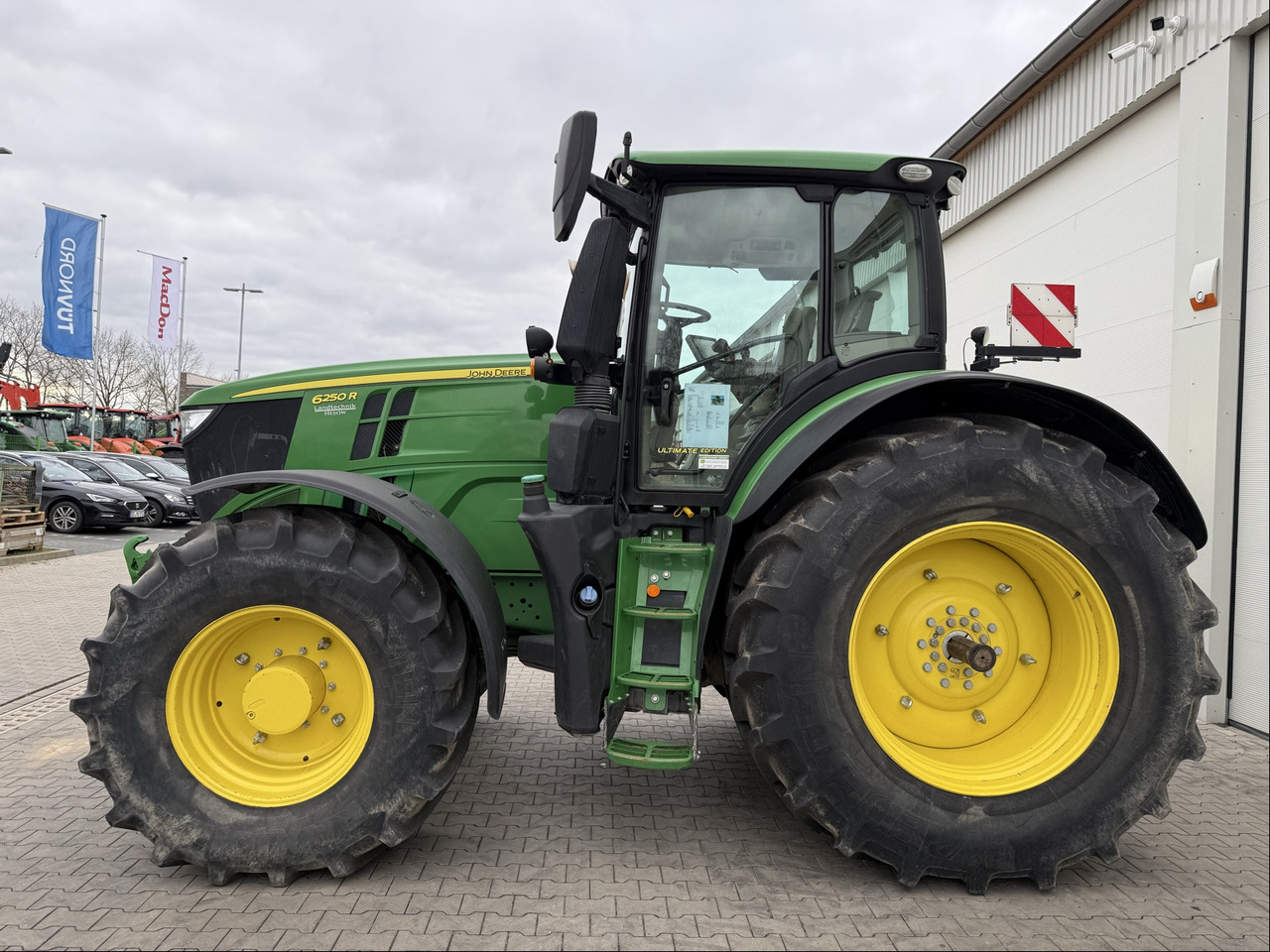 John Deere 6250 R - Traktor: obrázek 2 John Deere 6250 R - Traktor: obrázek 2