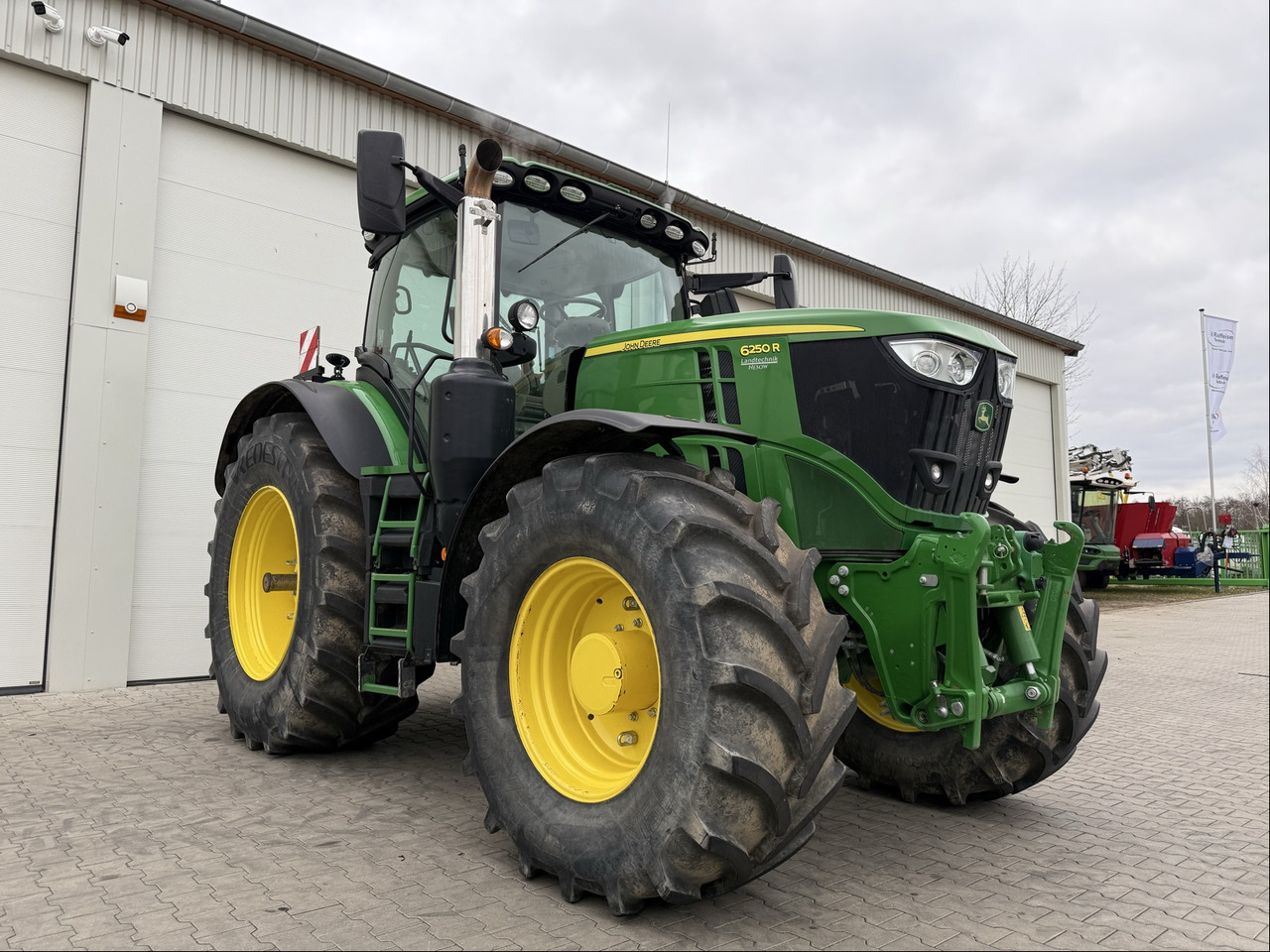 John Deere 6250 R - Traktor: obrázek 1 John Deere 6250 R - Traktor: obrázek 1