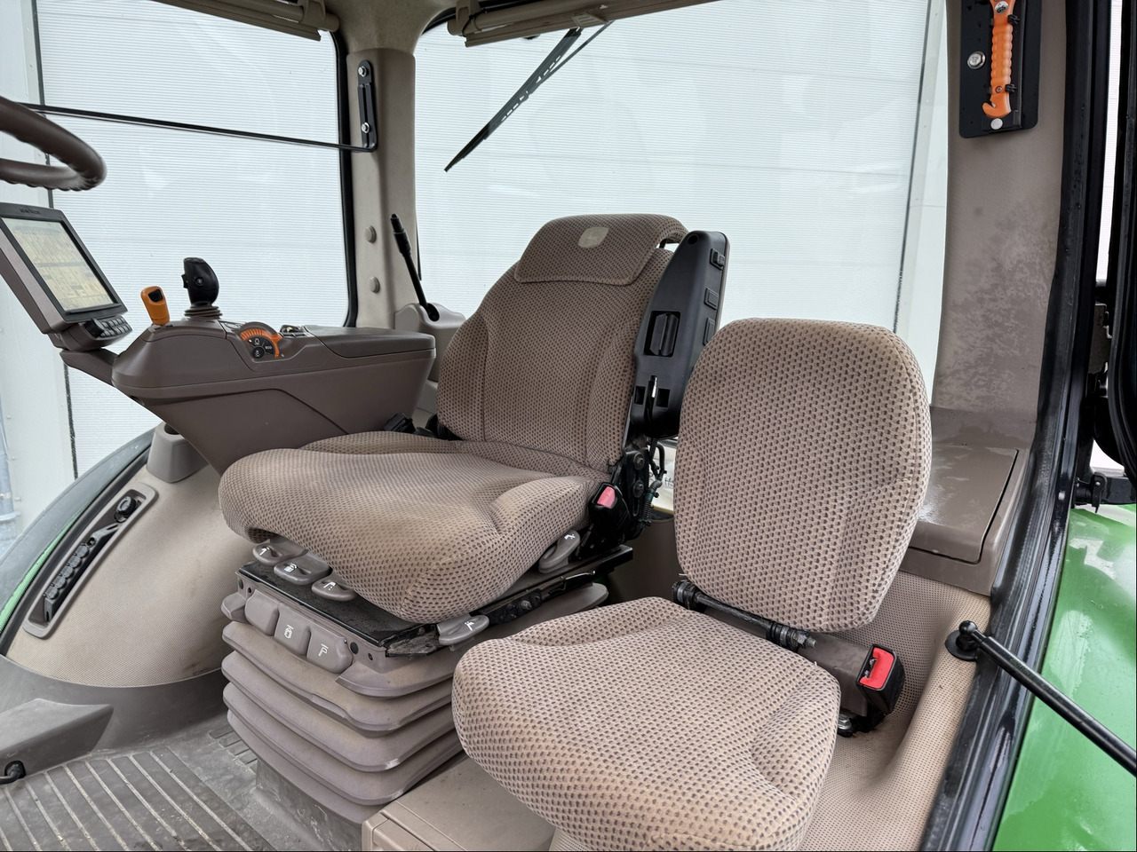 John Deere 8320 R E23 - Traktor: obrázek 2 John Deere 8320 R E23 - Traktor: obrázek 2