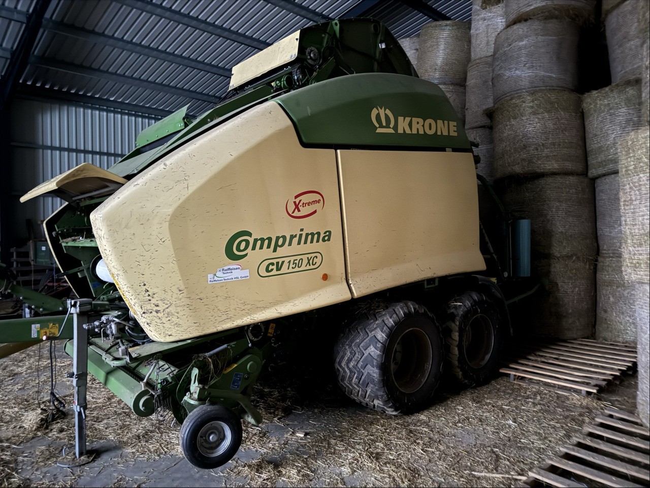 Krone Comprima CV150 XC - Stroj na sklizeň pícnin: obrázek 1 Krone Comprima CV150 XC - Stroj na sklizeň pícnin: obrázek 1