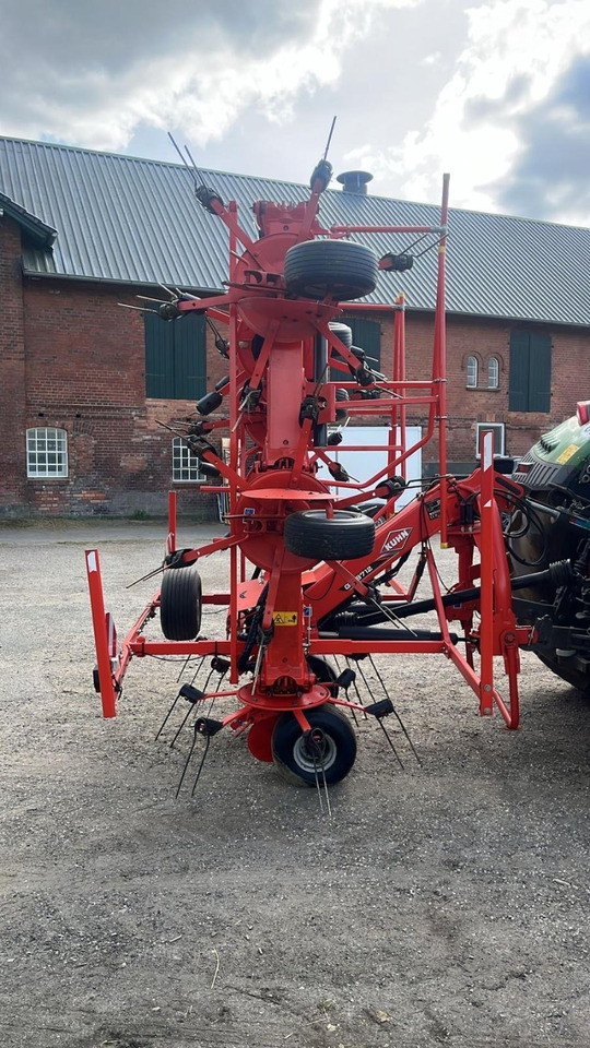 Kuhn GF8712 - Obraceč/ Shrnovač: obrázek 4 Kuhn GF8712 - Obraceč/ Shrnovač: obrázek 4