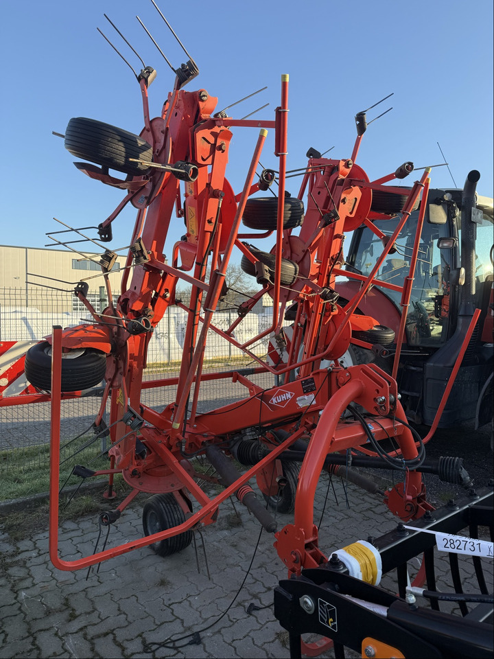 Kuhn Heuwender GF 8702 - Obraceč/ Shrnovač: obrázek 1 Kuhn Heuwender GF 8702 - Obraceč/ Shrnovač: obrázek 1