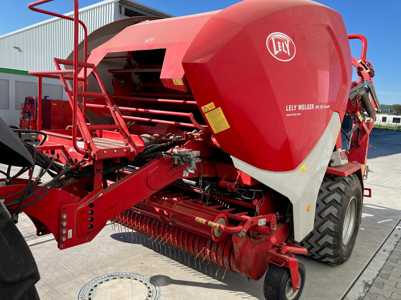 Lely Welger RPC 245 Tornado - Stroj na sklizeň pícnin: obrázek 1 Lely Welger RPC 245 Tornado - Stroj na sklizeň pícnin: obrázek 1