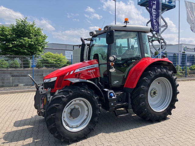 Massey Ferguson 5612 Dyna-4 - Traktor: obrázek 1 Massey Ferguson 5612 Dyna-4 - Traktor: obrázek 1