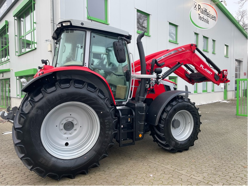 Massey Ferguson 6S.135 Dyna-VT EFFICIENT - Traktor: obrázek 1 Massey Ferguson 6S.135 Dyna-VT EFFICIENT - Traktor: obrázek 1