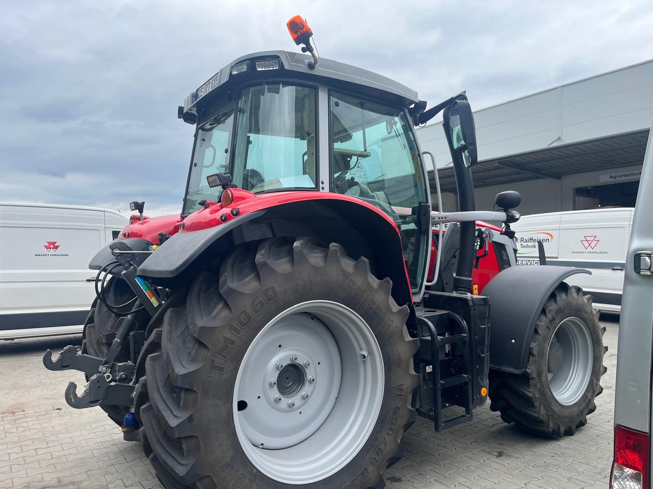 Massey Ferguson 6S.155 Dyna-VT EXCLUSIVE - Traktor: obrázek 2 Massey Ferguson 6S.155 Dyna-VT EXCLUSIVE - Traktor: obrázek 2