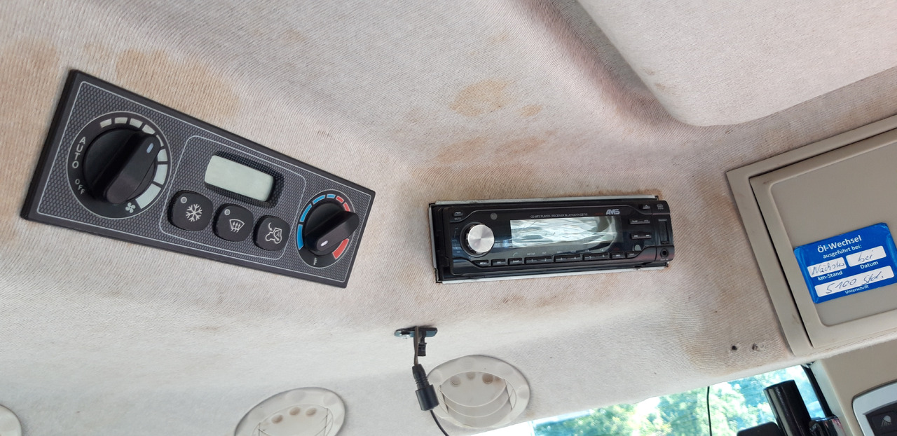 Massey Ferguson 7726 Dyna-6 Efficient - Traktor: obrázek 2 Massey Ferguson 7726 Dyna-6 Efficient - Traktor: obrázek 2