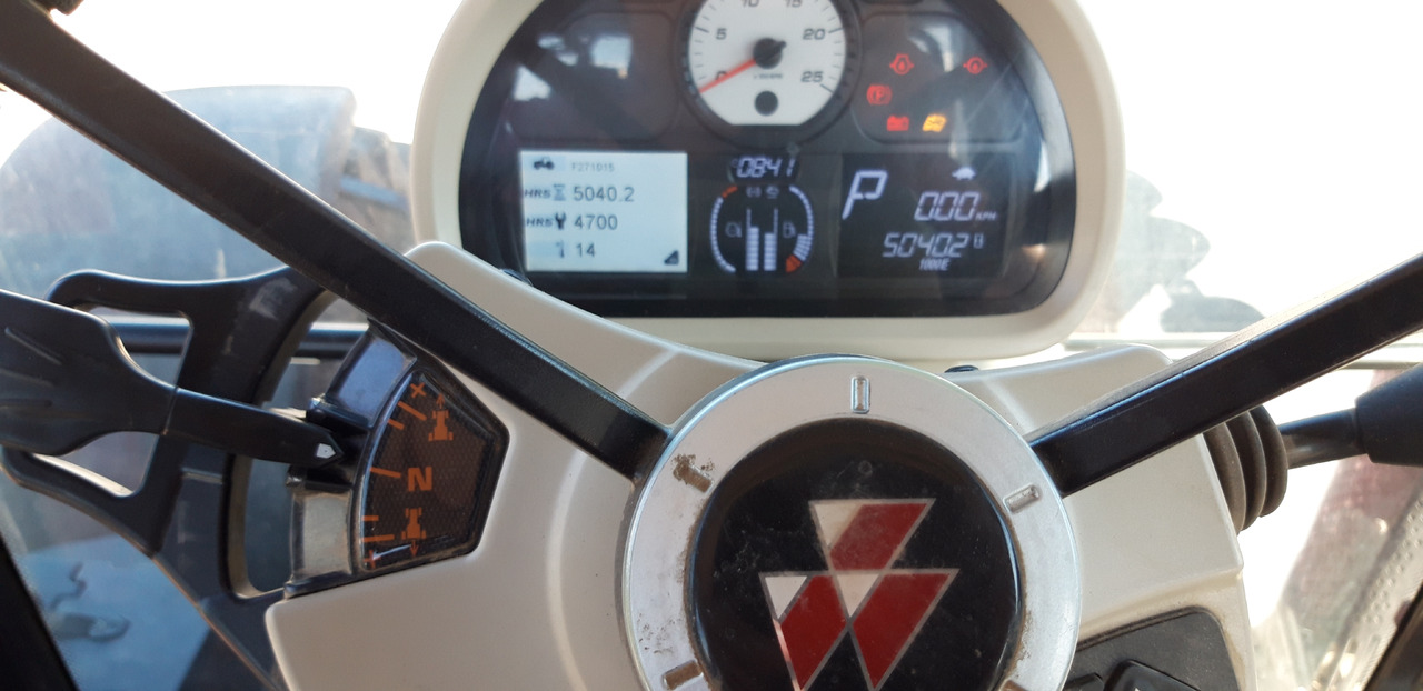 Massey Ferguson 7726 Dyna-6 Efficient - Traktor: obrázek 4 Massey Ferguson 7726 Dyna-6 Efficient - Traktor: obrázek 4