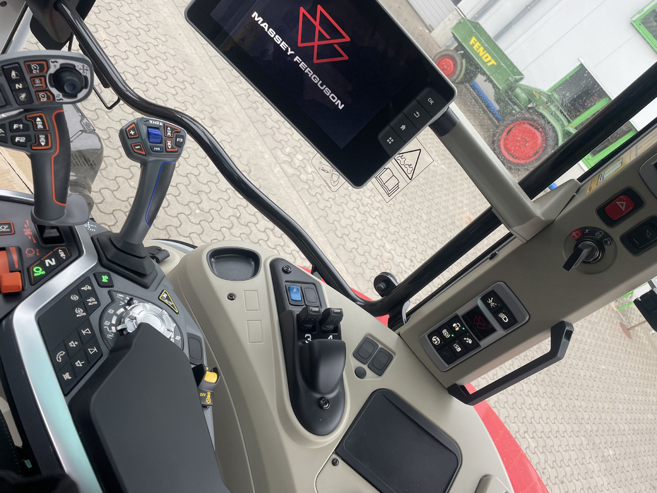 Massey Ferguson 7S.210 Dyna-VT EXCLUSIVE - Traktor: obrázek 3 Massey Ferguson 7S.210 Dyna-VT EXCLUSIVE - Traktor: obrázek 3