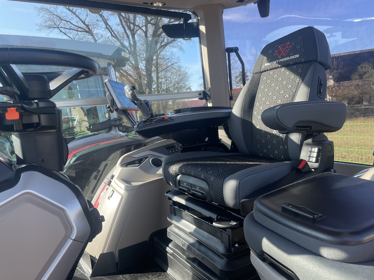 Massey Ferguson 8S.245 Dyna-VT EXCLUSIVE - Traktor: obrázek 4 Massey Ferguson 8S.245 Dyna-VT EXCLUSIVE - Traktor: obrázek 4