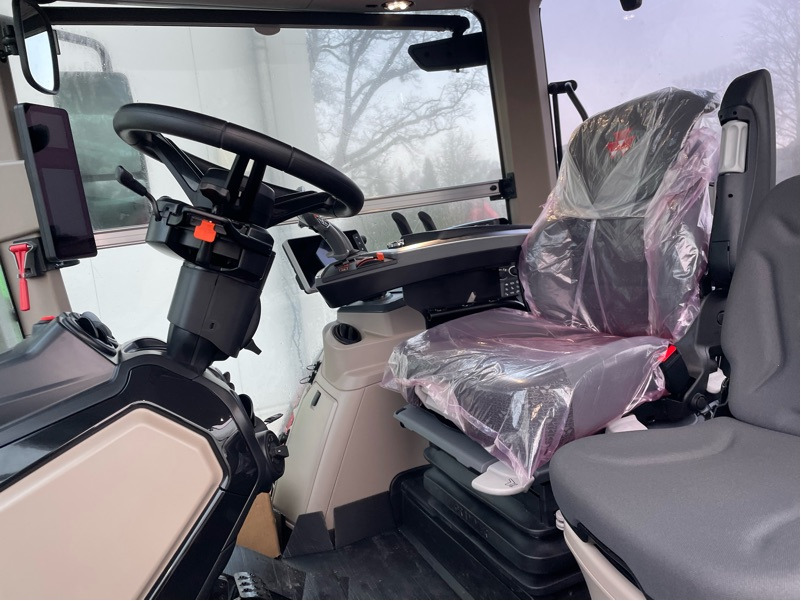 Massey Ferguson 8S.305 Dyna-VT EXCLUSIVE - Traktor: obrázek 2 Massey Ferguson 8S.305 Dyna-VT EXCLUSIVE - Traktor: obrázek 2