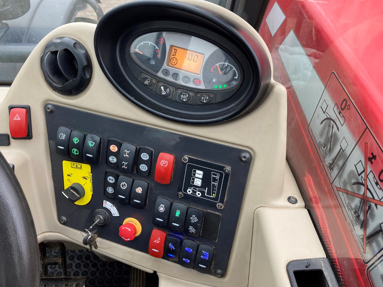 Massey Ferguson Telekoplader TH 7038 - Teleskopický manipulátor: obrázek 2 Massey Ferguson Telekoplader TH 7038 - Teleskopický manipulátor: obrázek 2
