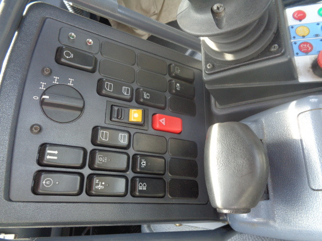 Mercedes U400 - Traktor: obrázek 5 Mercedes U400 - Traktor: obrázek 5
