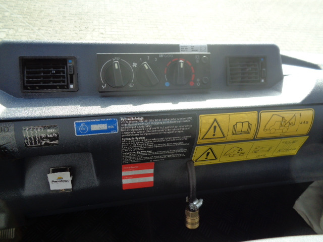 Mercedes U400 - Traktor: obrázek 3 Mercedes U400 - Traktor: obrázek 3